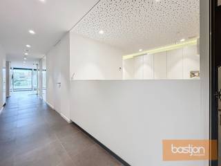 Kantoor of praktijkruimte van ca. 120 m² te huur in Wevelgem.Het pand heeft een moderne afwerking en is gelegen in het centrum van...