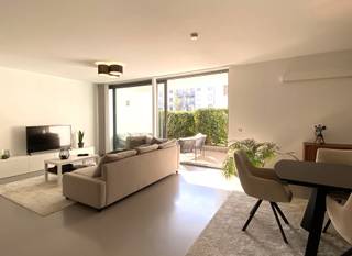 This apartment of approx. 105 m² is situated on the ground floor in a delightful location in Antwerp’s Theatre District. Outdoor cafés and...