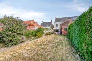 Au cœur de la campagne de Proven, vous trouverez cette maison mitoyenne à rénover au 42 de l'Obtrestraat.La maison elle-même présente un...