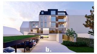 Ontdek Residentie HOX, een exclusief nieuwbouwproject aan de Brugsesteenweg, op een steenworp van het bruisende centrum van Roeselare. Dit residentiële woonproject combineert tijdloze architectuur met een groene omgeving, ontworpen door de gerenommeerde GC-Architecten en gerealiseerd door Arnou Projectontwikkeling.<br /><br />Riante appartementen met leefterrassen<br />De residentie telt 8 hoogwaardige appartementen, waarvan er reeds 2 verkocht zijn. Elk appartement straalt klasse en comfort uit, met riante leefruimtes en grote terrassen waar u in alle rust kunt genieten van een groene omgeving.<br />De leefterrassen zijn zowel voor als achteraan voorzien. <br /><br />Exclusieve afwerking en duurzame materialen<br />Bij Residentie HOX geniet u van een kwalitatieve afwerking, afgestemd op uw wensen en hedendaags comfort. Dit project is de perfecte keuze voor wie zoekt naar duurzaam en modern wonen, zonder in te boeten op stijl.<br /><br />Praktisch en bereikbaar<br />Op het gelijkvloers vindt u een reeds verkochte handelsruimte, en er is mogelijkheid tot aankoop van een overdekte parkeerplaats – ideaal voor wie waarde hecht aan gemak en bereikbaarheid.<br /><br />Grijp deze kans om te wonen in een uniek project waar architectuur, comfort en natuur samenkomen. Neem vandaag nog contact op voor meer informatie en ontdek uw nieuwe thuis in Residentie HOX.<br /><br />Wacht niet te lang – uw droomappartement wacht op u!