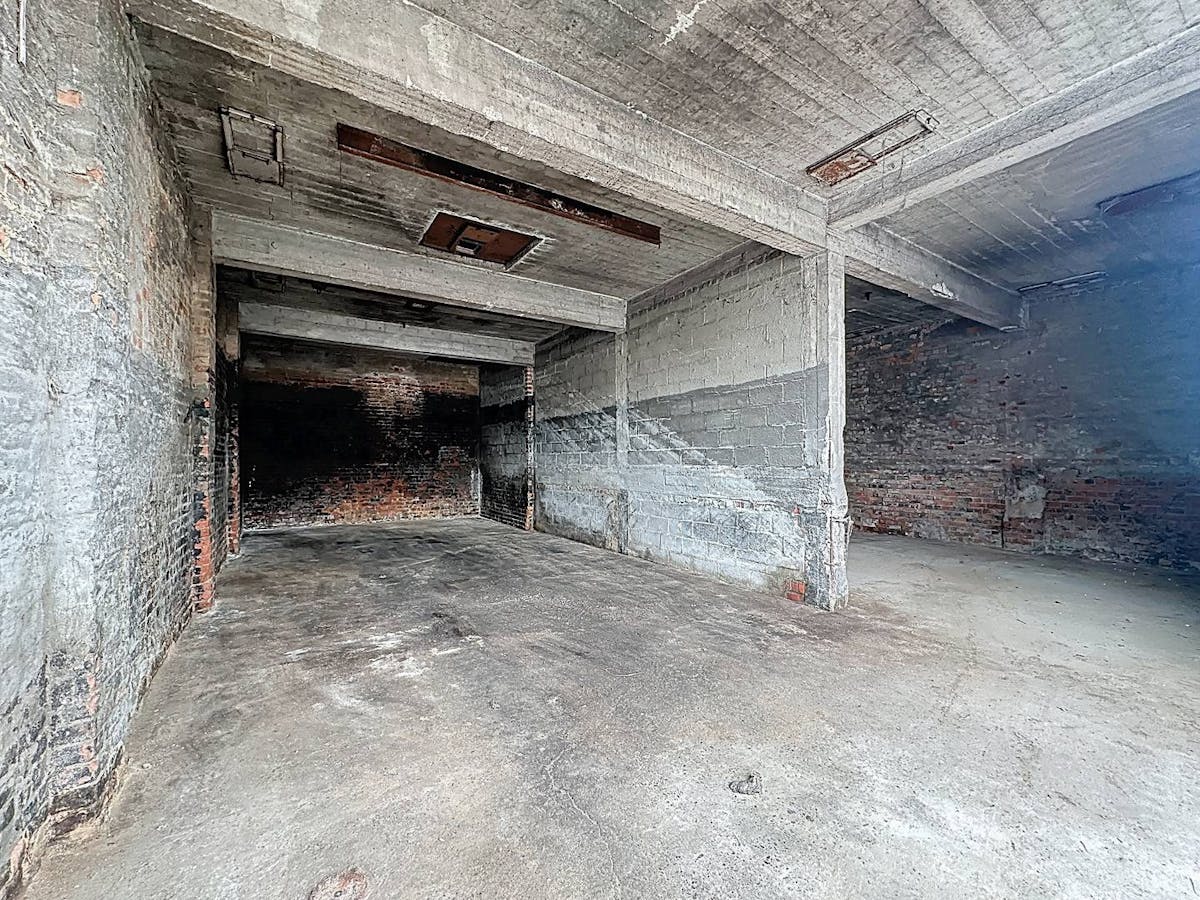 Warehouse of approximately 100 m² for rent in Sint-Baafs-Vijve. - photo 2