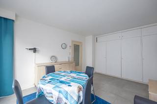 Op de 5de verdieping van residentie Costa del Sol bevindt zich deze gezellige, volledig gemeubelde studio met terrasje en zijzeezicht. Centraal...