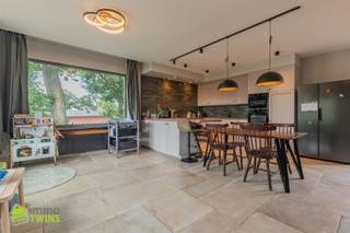 Ruime OB met 4 slaapkamers, garage en tuin te BerlareDeze instapklare woning met een bewoonbare oppervlakte van 250 m² bevindt zich op een perceel...