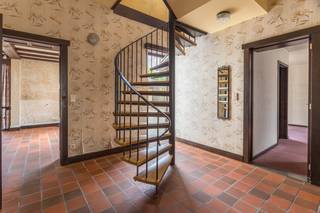 Deerlijk: Ruime woning in het rustige Sint-Lodewijk!Deze woning, gelegen in een rustige straat biedt een mooie kans voor mensen die een grote te...