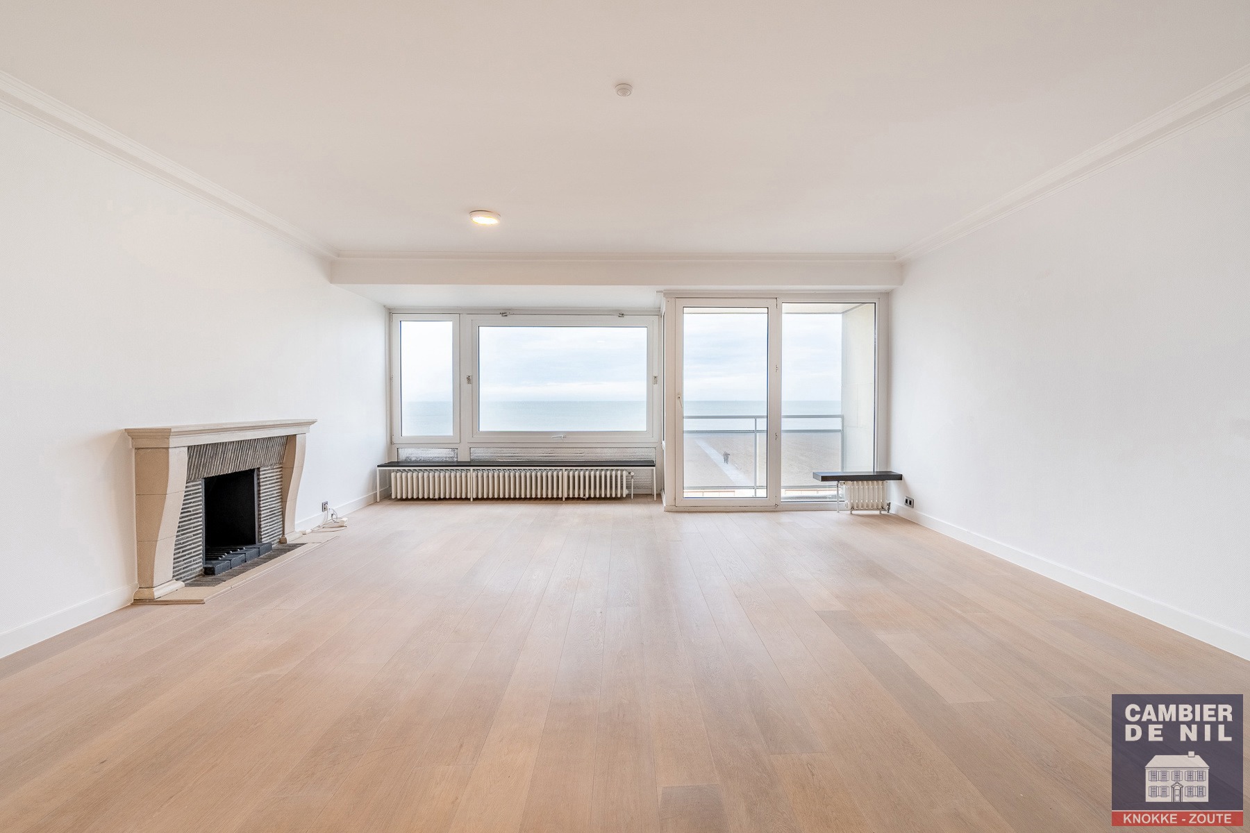 Lichtrijk, ongemeubeld, 3-slaapkamerappartement met frontaal zeezicht aan Albertplein – Hartje Zoute - foto 5