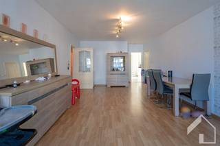 The apartment with terrace on the courtyard is located in close proximity to the center, greenery, tranquility and within walking distance of...