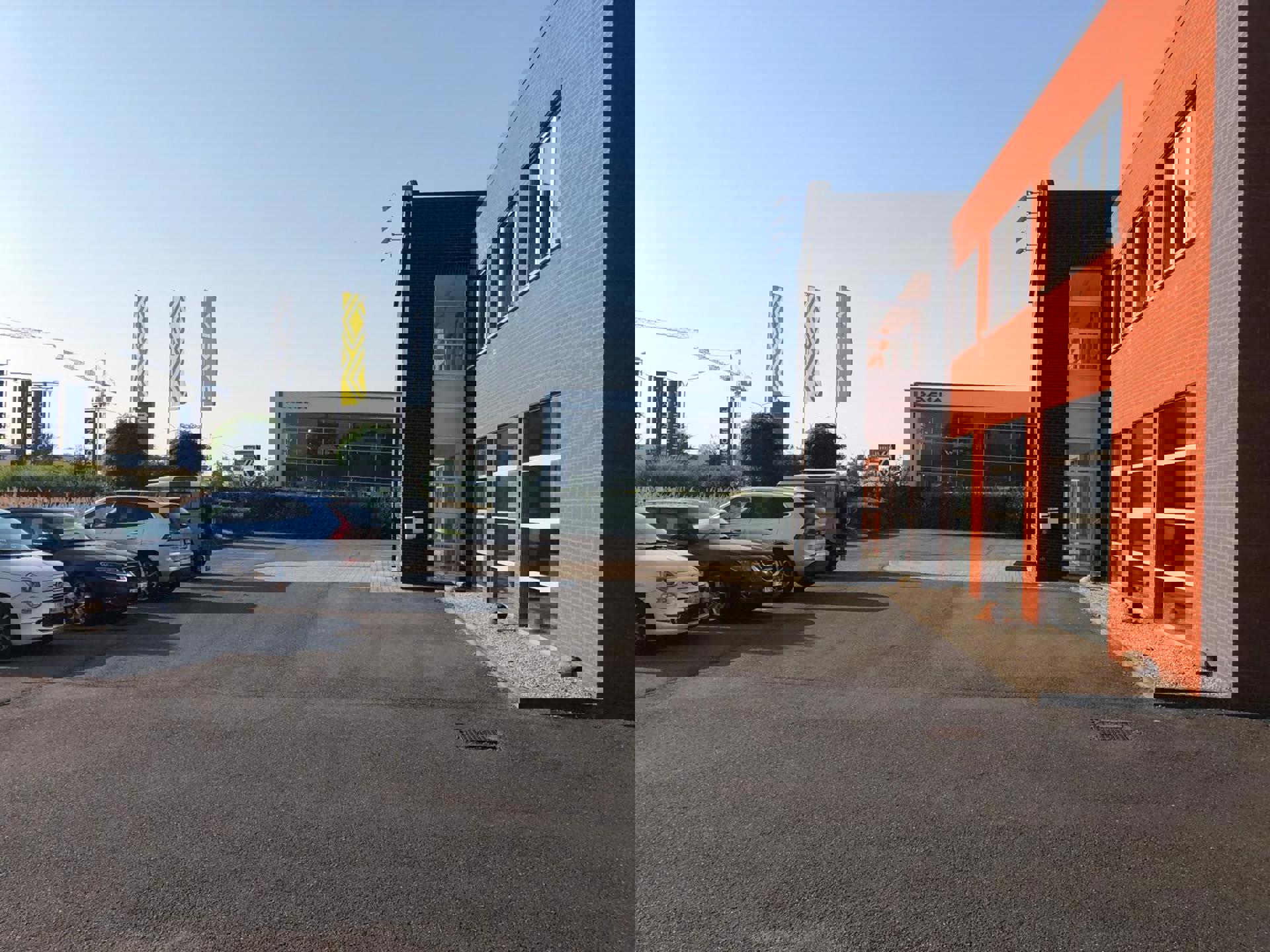 Magazijn met kantoor en atelier/showroom te huur - foto 4