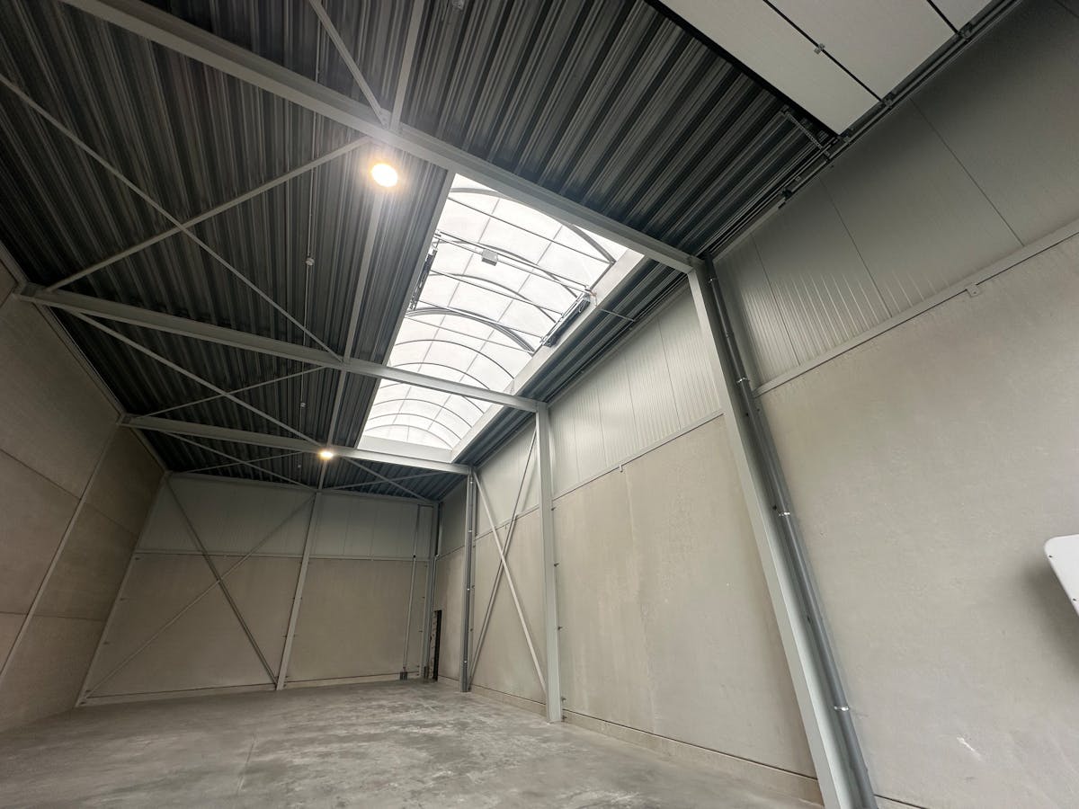 Hoekgelegen KMO-unit van 210 m² te huur in KMO-park Walth – Genk - foto 4