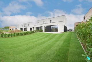 Ontdek deze prachtige nieuwbouwwoning (modelwoning), ideaal gelegen op een boogscheut van centrum Oostrozebeke. Met een perceeloppervlakte van...