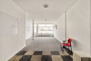 Bent u op zoek naar een ruim handelspand op een strategische locatie? Dit commercieel gelijkvloers met een oppervlakte van maar liefst 375 m²...