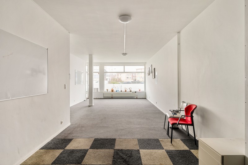 Commercieel gelijkvloers met tal van mogelijkheden in Deurne - foto 3