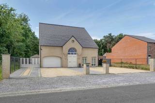 Ruime en rustig gelegen woning – Faesschehoeveweg 28, MaasmechelenIn een rustige en kindvriendelijke buurt van Maasmechelen, aan de Faesschehoeveweg...