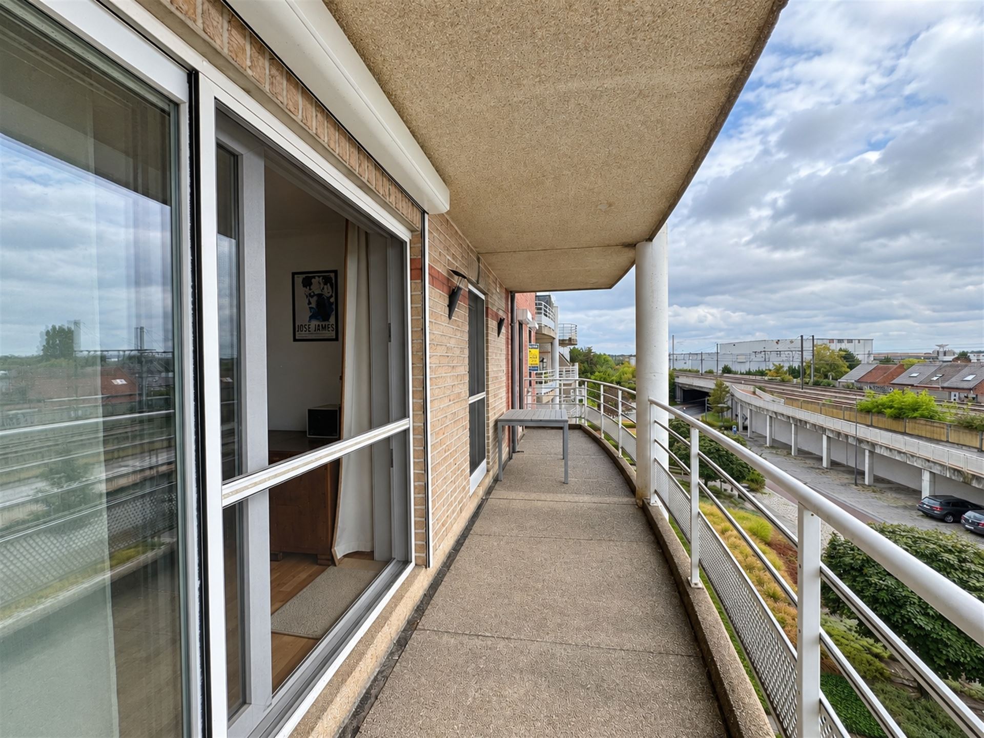 Ruim 2-slaapkamerappartement met terras en autostaanplaats - foto 4