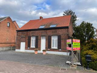 Volledig te renoveren/herbouwen hoeve op een perceel van 8a 32ca op een zeer centrale, rustige topligging vlakbij centrum met alle faciliteiten...
