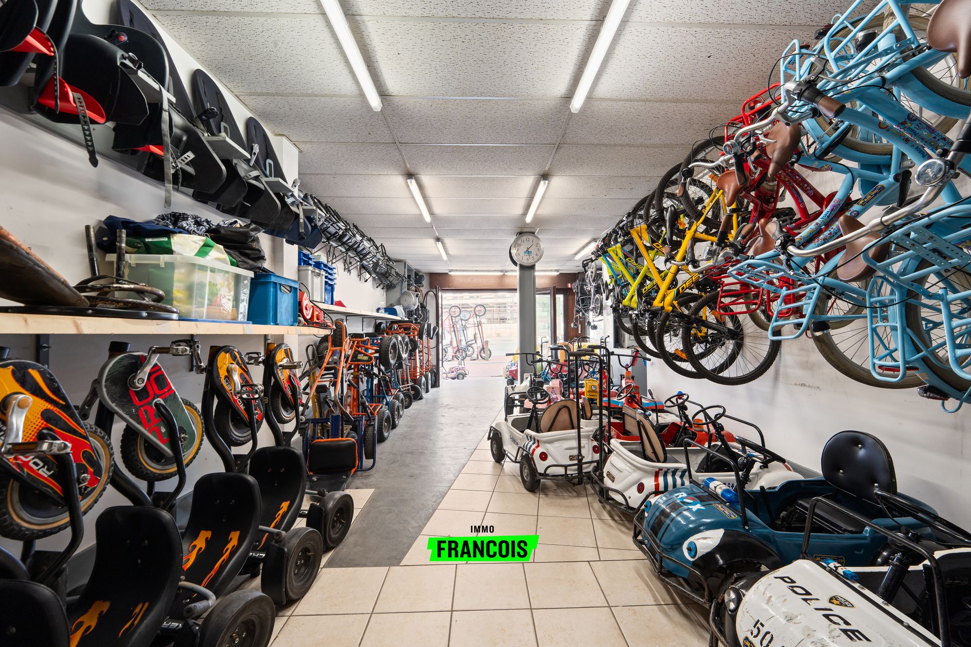 Ruim handelspand met unieke go-cart- en fietsenverhuur op toplocatie nabij de Zeedijk te Blankenberge - foto 4