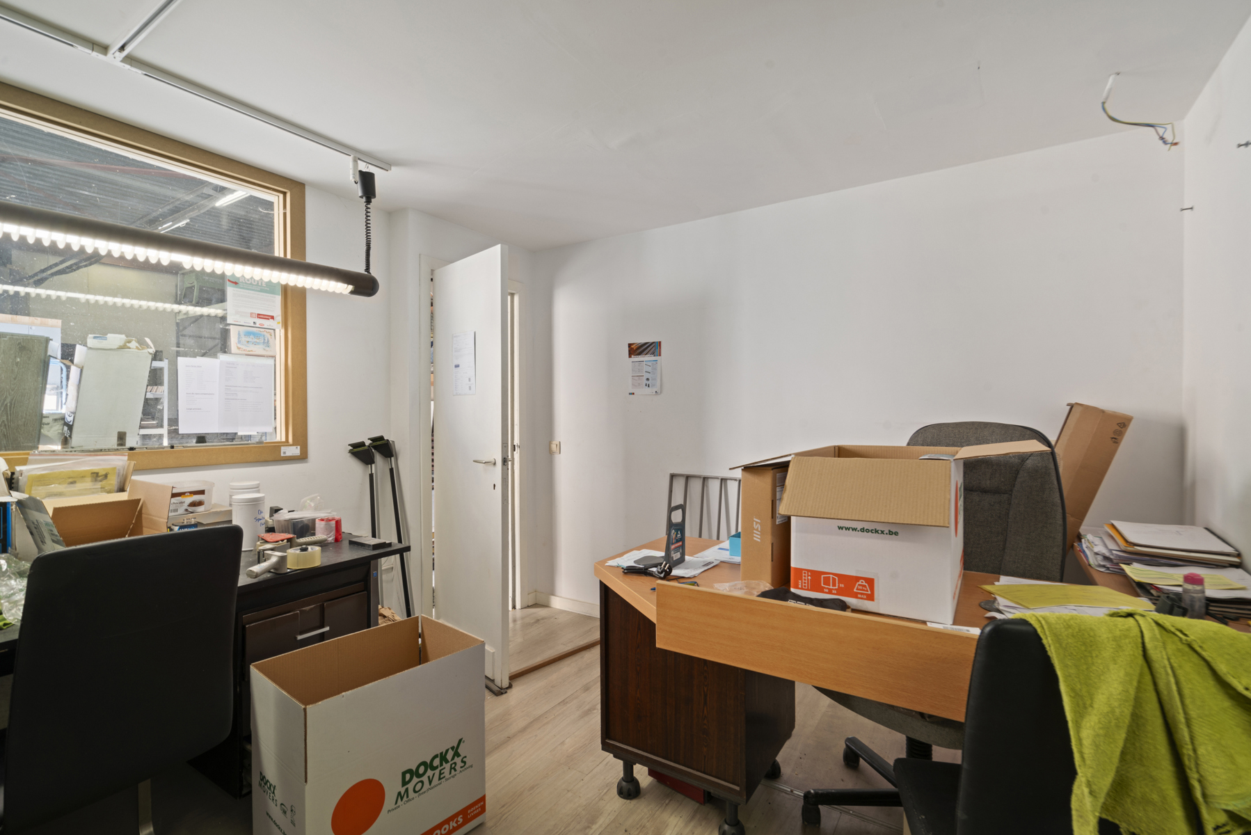 Magazijn met zeer ruime werkplaats en kantoorruimte op toplocatie - foto 5