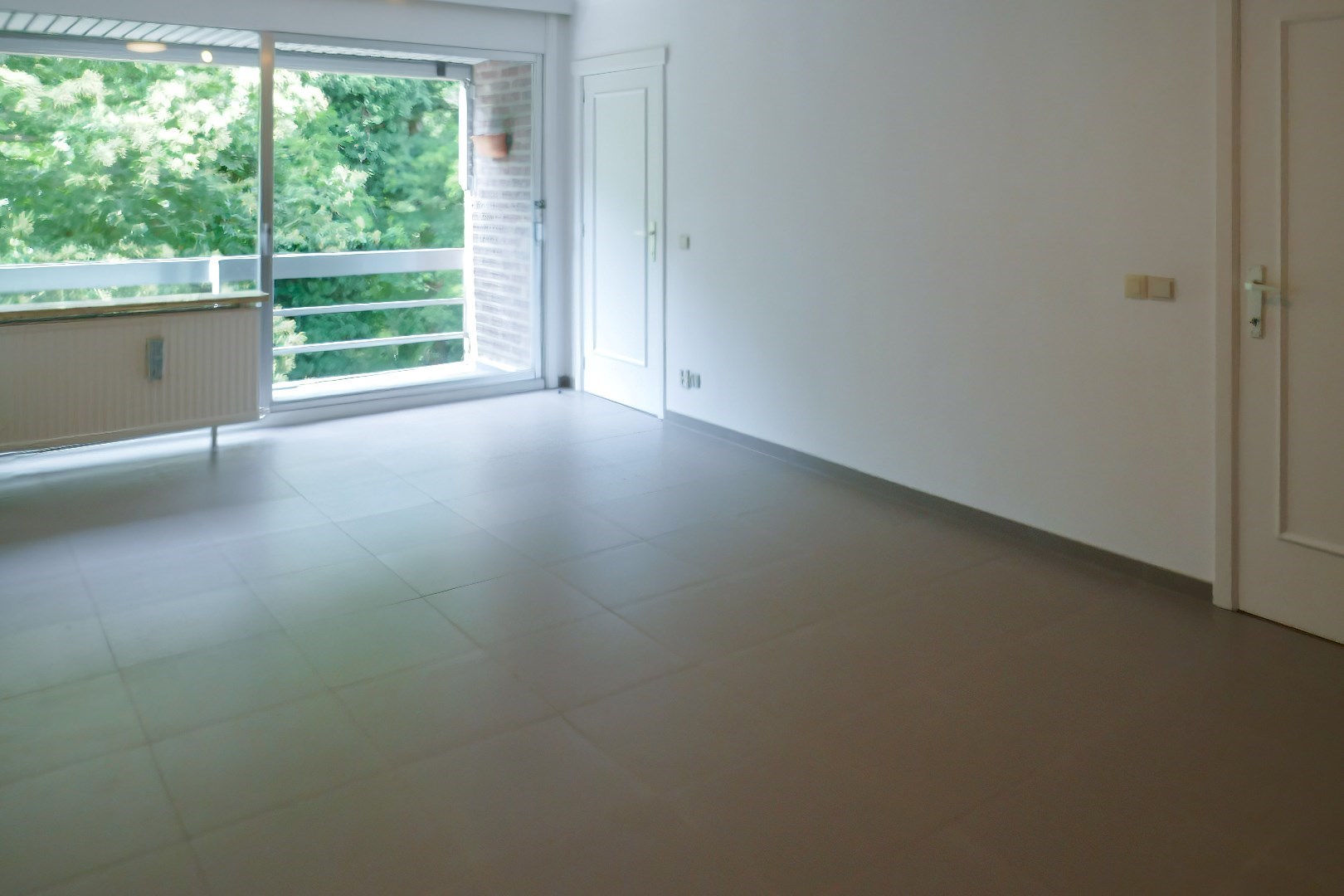 Gerenoveerde serviceflat midden het groen in Assebroek. - foto 2