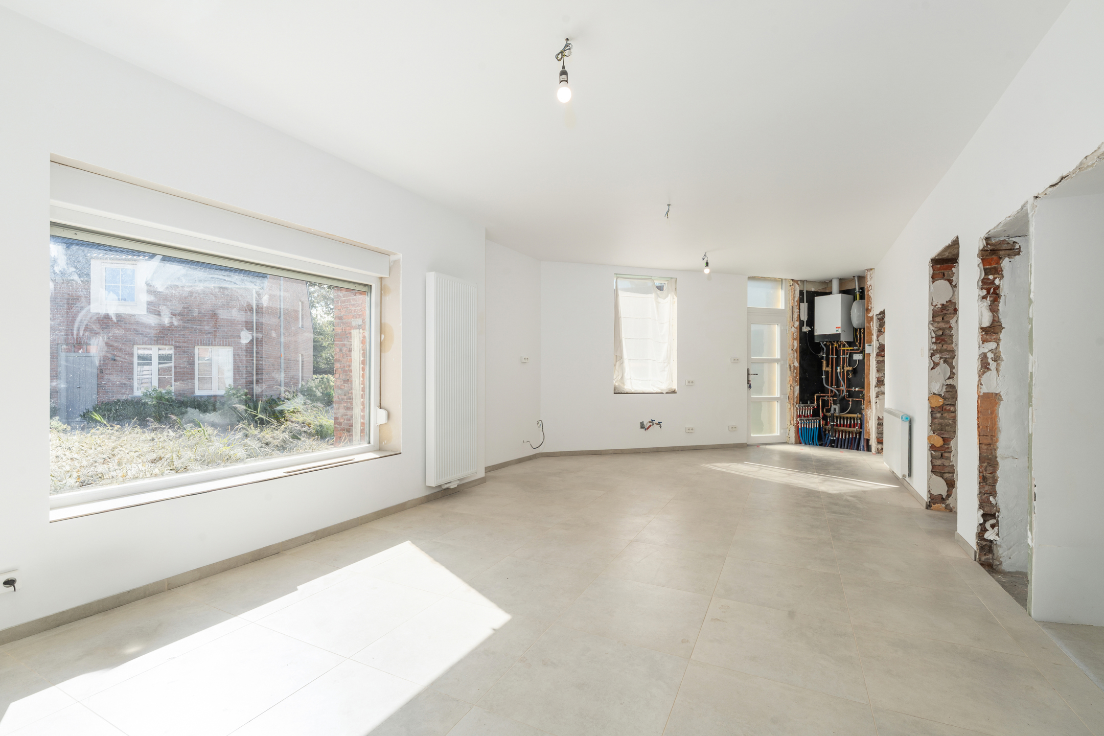 Grotendeels gerenoveerde woning met 4 slpk, garage en oprit - foto 5