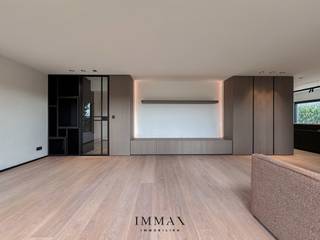 Deze uitzonderlijke bungalow is gelegen in Damme tussen Sint-Kruis en Vivenkapelle. De woning werd volledig gestript en opnieuw opgebouwd met...