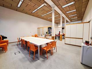 Vanaf 1 april 2026 komt deze ruime polyvalente gelijkvloerse ruimte te huur, gelegen in het historische gebouw “De Oude Post”, op enkele meters van...