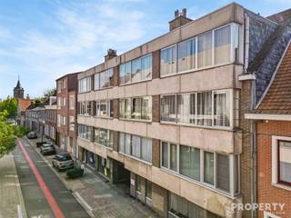 Gelegen in het centrum van Ingelmunster, op wandelafstand van winkels, horeca, openbaar vervoer bevindt zich dit lichtrijke appartement met...