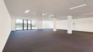 Deze kantoorruimte is zeer centraal gelegen aan de A12 in Wilrijk, op 5min. van de Antwerpse Ring &amp; E19 richting Brussel. Parkeergelegenheid in het gebouw optioneel beschikbaar. Deze ruimte is +/- 203m² groot, uiterst lichtrijk en gelegen op het gelijkvloers.<br /><br />EPC: X