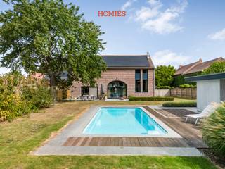 Dit karaktervolle pand bevindt zich in een gezellige straat in Hoegaarden, waar landelijke rust en hedendaags comfort samenkomen. De hoeve...