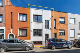 <p><span>Renovated home (152 m²) with 3 bedrooms and a garden (50 m²) in Deurne</span></p><p><span>On Van Hallestraat, you’ll live in a central yet quiet location with everything within easy reach. Public transportation is within walking distance, and by car, you can reach the main access roads and the highway in just a few minutes. There’s also no shortage of local shops, supermarkets, and other amenities in the immediate vicinity.</span></p><p><span>The home was recently completely renovated and is now fully ready for its new residents. The roof has been properly insulated, triple-pane PVC windows with high-efficiency glass have been installed, and the electrical system complies with AREI standards. These upgrades also result in a favorable EPC rating. All you have to do is paint the walls your favorite color, unpack your boxes, and you’re all set!</span></p><p><span>On the ground floor, at the front, there is a first (bed)room measuring 11 m², which can also serve perfectly as an office or hobby room. Centrally located is a spacious 9 m² storage/laundry room, and at the back is the bathroom (11 m²), equipped with a walk-in shower, towel warmer, toilet, and vanity.</span></p><p><span>The first floor forms the heart of the home. The bright living area, measur'r 29 m², opens up to the kitchen (11 m²) at the back, which is equipped with all modern conveniences. There is also a separate guest restroom on this floor. From the kitchen, you have access to the pleasant terrace, from which a staircase leads down to the low-maintenance, north-facing garden measuring 50 m².</span></p><p><span>On the upper floor, there are two more full-sized bedrooms, measuring 12 m² and 15 m² respectively.</span></p><p><span>A fully renovated three-bedroom home with a pleasant outdoor space and a favorable EPC rating, where you can move in worry-free. Don’t miss this opportunity! Living area: 152 m² – ref.: gross floor area. For more information or a free appraisal, visit www.hansimmo.be</span></p><p><span> </span></p>