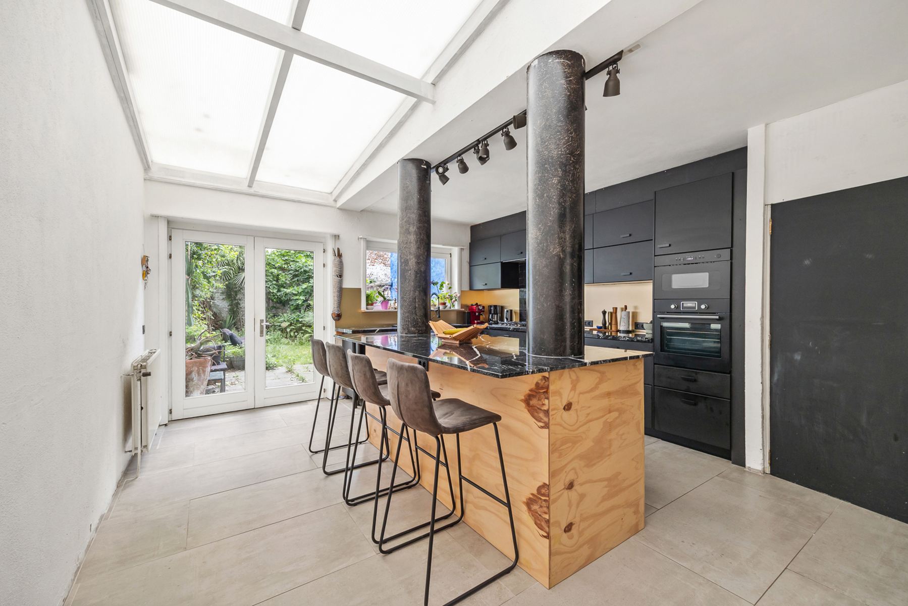 Ruime woning met 4-5 slpk en weelderige stadstuin - foto 4