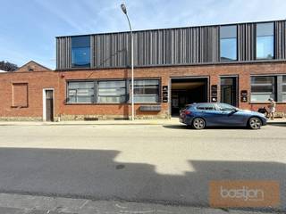 Kantoorruimte van 70m².Deze kantoorruimte is gelegen op het eerste verdiep van een kantorengebouw.  Toegankelijk via een trap, voorzien van...