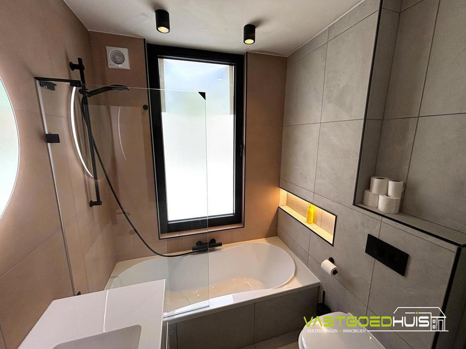 Instapklare gerenoveerde woning met stadskoer in Ninove ! - foto 4