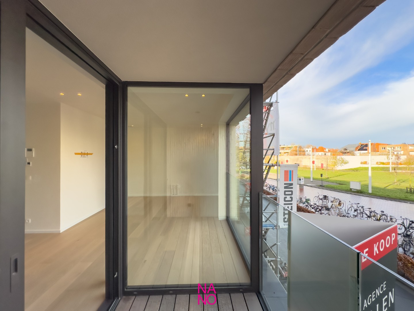 Schitterend nieuwbouwappartement met twee slaapkamers, en een aangenaam open zicht, gelegen in de stijlvolle nieuwbouwresidentie "Maurice" vlakbij Duinenwater en het station van Knokke-Heist. - foto 5
