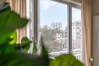 Stijlvol gerenoveerd 2-slaapkamerappartement met zonnig terras te Berchem - HarmonieOntdek dit prachtig gerenoveerde appartement van 95 m² met een...