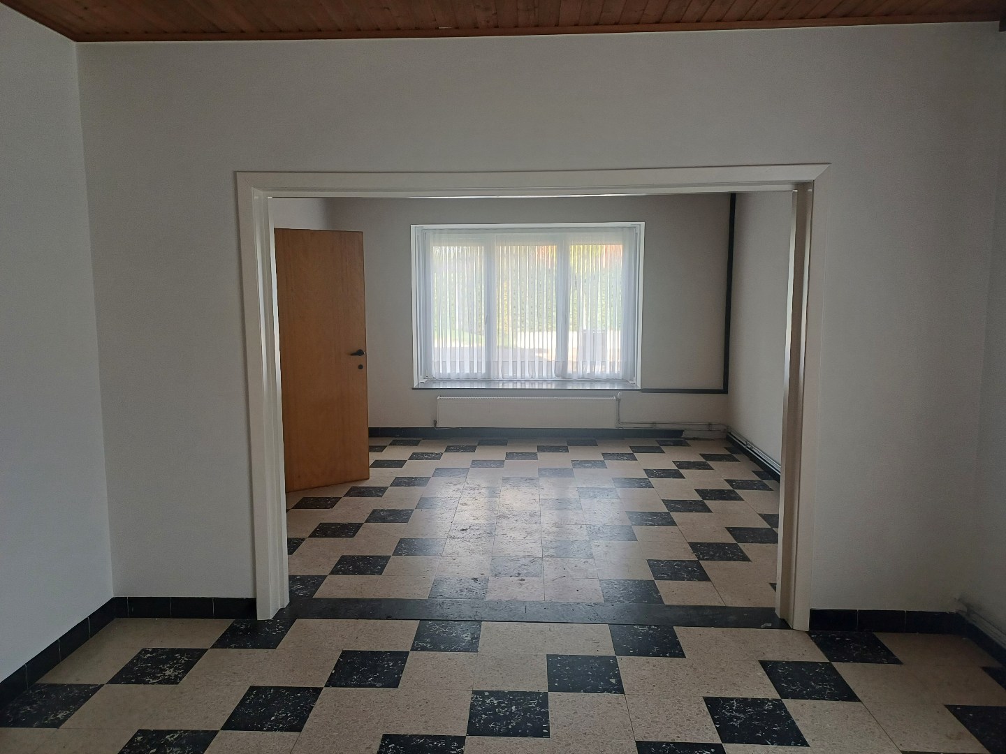 Gerenoveerde gezinswoning met 3 slaapkamers op rustige locatie - foto 4