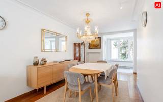 Deze eigendom is gelegen in hartje Roeselare met name in de Désiré Mergaertstraat 36 en dit op een perceel grond van 233 m². U beschikt over een ZEER RUIME EN PERFECT ONDERHOUDEN WONING (totaalrenovatie 1993) alsook een RUIME LOODS 100 m² met mogelijkheid tot aankoop van een tweede garage (toegang achterom). Dit alles geniet een CENTRALE LIGGING op wandelafstand van het stadscentrum, bakker, slager, winkels, scholen en openbaar vervoer enz...<br /><br />PLUSPUNTEN:<br />* CENTRALE LIGGING<br />* GEEN RENOVATIEPLICHT C-LABEL <br />* CONFORME ELEKTRISCHE KEURING TOT 2048<br />* RUIME EN HOOGWAARDIGE AFGEWERKTE WOONST | 100 m² LOODS <br />* CENTRALE VERWARMING GAS 2021 | DUBBELE BEGLAZING PVC + ROLLUIKEN <br />* MOGELIJKHEID TOT AANKOOP VAN EEN 2DE GARAGE + RECHT VAN DOORGANG € 25.000,00<br /><br />INTERIEUR:<br />U komt binnen via de inkomhall met directe trap naar de leefruimte op het eerste verdiep. <br />Rechts van de inkom is er toegang tot de garage van maar liefst 76 m²! Door de dubbele garagepoorten is er tevens directe toegang tot het terras en aansluitend de LOODS/STAPELPLAATS van 100 m²! <br />Als laatste op het gelijkvloers is er een koele berging en ruime wasplaats. <br />Het verdiep omvat een lichtrijke leefruimte van maar liefst 86 m² met aansluitend de ingerichte open keuken (12 m² | kookplaat | dampkap | spoelbak | oven | microgolf | frigo) en apart gastentoilet. <br />Via de keuken/leefruimte is er een buitentrap naar de binnentuin van 55 m².<br />Het tweede verdiep omvat 2 ruime slaapkamers (26,50 m² 15,50 m²) de ene kamer voorzien van douche en lavabo en ingemaakte kastenwand, en de andere kamer van een ingebouwde dressingruimte met lavabo (deze dressingruimte kan als 3de slaapkamer in gebruik genomen worden. Ook is er op dit verdiep nog de badkamer (ligbad | douche | lavabo met meubel | toilet).<br />Tot slot is er de volledig geïsoleerde zolderverdieping te betreden via een vouwtrap.<br /><br />EXTERIEUR:<br />De woning is voorzien van een zonnige ruime binnentuin (55 m²) met toegang tot de garage en werkplaats. Tevens is er voldoende parkeergelegenheid in de straat.