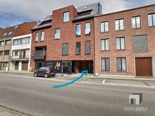 Op zoek naar een vaste en veilige plek om uw wagen te parkeren in centrum van Tessenderlo?Op Kolmen biedt Immo Diest twee afgesloten parkeerplaatsen...