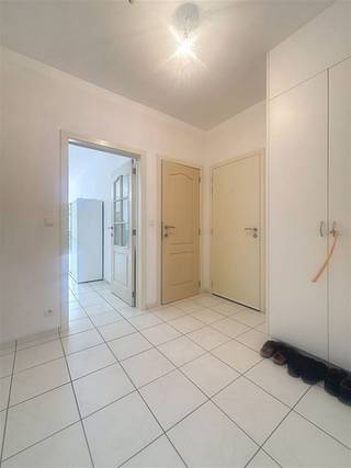 GELIJKVLOERSAPPARTEMENT MET TERRAS EN AUTOSTAANPLAATS RUSTIG, DOCH ZEER CENTRAAL GELEGEN GELIJKVLOERSAPPARTEMENT OP 1KM VAN DE GROTE MARKT, OP MINDER...