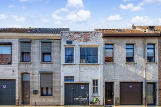 In de Lindenstraat bevindt zich deze ruime woning met een totale oppervlakte van ca. 246 m², inclusief een magazijn van meer dan 100 m². Deze...