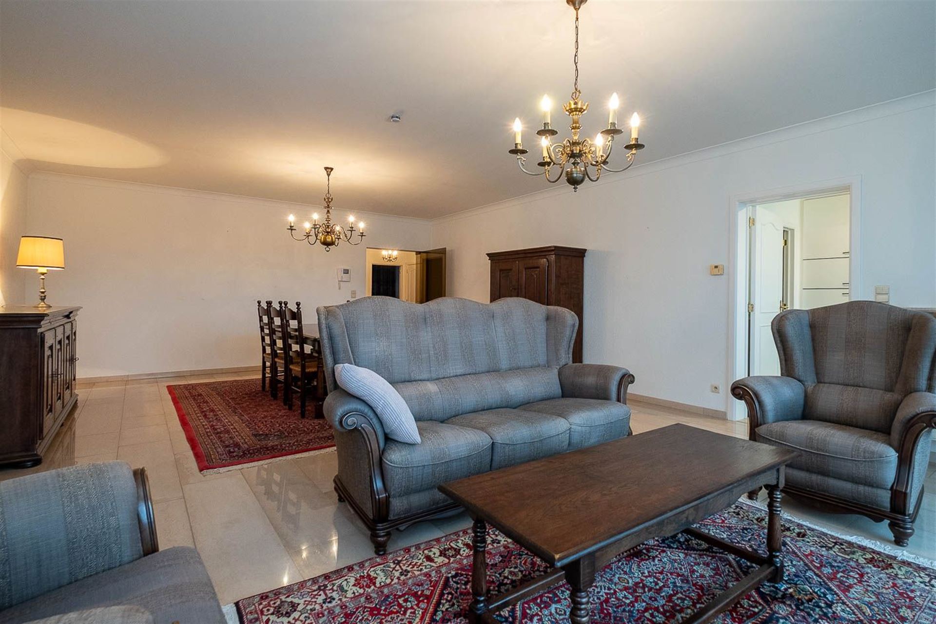 Verzorgd en ruim appartement met 2 grote slaapkamers en 2 terrassen. - foto 5