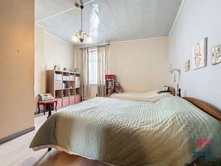 MAISON 2 FAÇADES AVEC GARAGE, COUR ET ACCÈS ARRIÈRECette maison 2 façades offre un cadre de vie pratique et fonctionnel, idéal pour un couple ou une...