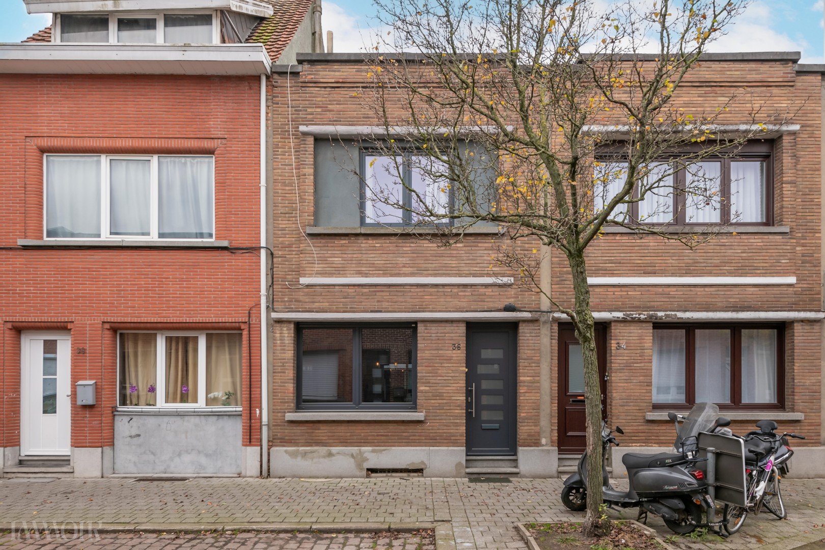 Instapklare en gerenoveerde woning in hartje Merksem. - foto 1