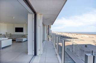 Cet appartement extrêmement rare est situé au troisième étage de la résidence moderne FalconBeach (construite en 2020), née de la fusion de...