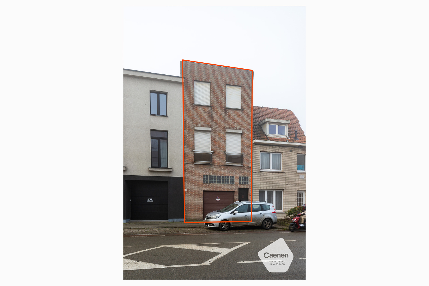 Te renoveren woning met 5 slaapkamers, garage vlakbij het centrum van Blankenberge - photo 1