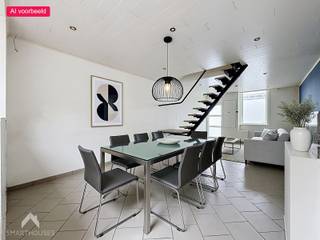 <p>Renovatieproject met potentieel en ruimte voor jouw eigen verhaal! Deze te renoveren woning biedt een mooie basis voor wie graag de handen uit de mouwen steekt en een woning volledig naar eigen smaak wil vernieuwen.</p>
<p>Op het gelijkvloers bevindt zich een leefruimte met plaats voor een gezellige zit- en eethoek, aansluitend op de open keuken. De badkamer is uitgerust met een bad en lavabo. Achteraan geniet je van een tuin met terras, ideaal om na de renovatie een fijne buitenplek van te maken.</p>
<p>Op de eerste verdieping bevinden zich twee ruime slaapkamers. Via een vaste trap bereik je de geïsoleerde zolderverdieping. Deze biedt heel wat extra mogelijkheden en kan mits de nodige inrichting perfect worden omgevormd tot bijvoorbeeld een extra slaapkamer, bureau of hobbyruimte.</p>
Een woning met een stevige basis, leuke mogelijkheden en vooral veel potentieel om uit te groeien tot een eigentijdse thuis!<br /><br />Extra troeven<br /><br />
<ul>
<li>dubbele belazing</li>
<li>ruime slaapkamers</li>
<li>zolder met extra potentieel</li>
<li>nabij centrum Roeselare en openbaar vervoer</li>
<li>nabij belangrijke invalswegen, winkels en scholen</li>
</ul>
<br />Deze woning is te koop ZONDER makelaar via het concept van Smart Houses. Wenst u verdere inlichtingen of een bezoek? Contacteer rechtstreeks de eigenaar via 0484/94.68.79