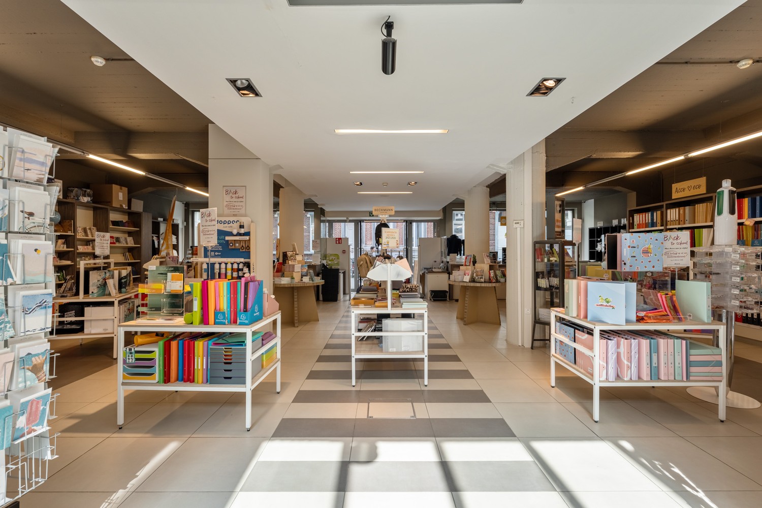 Handelsgelijkvloers / winkelruimte van ca 900 m2 op een zeer gunstige locatie te Leuven ! - foto 3