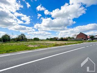 Beau terrain à bâtir pour une construction ouverte, entre Broechem et Ranst. Surface totale du terrain : 734m2. La largeur de la façade est de...