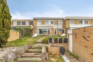 Instapklare gesloten bebouwing in een zeer rustige en groene woonwijk te Schepdaal in dichte nabijheid van winkels, scholen en openbaar vervoer...