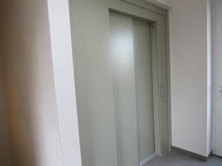 Dit appartement bevindt zich op de eerste verdieping van een verzorgd complex en is bereikbaar via zowel de trap als de lift.Via de inkomhal betreden...
