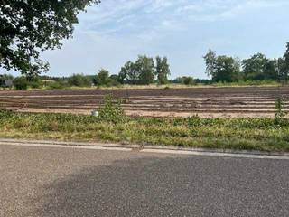 UNIEK GROOT STUK OPEN BEBOUWING 18 ARE VOOR VILLA BEWONING IN RUSTIGE OMGEVING MET ALLE FACILITEITEN.<br />TEL VOOR ONDERHANDELING EN INFO +32.470.963887