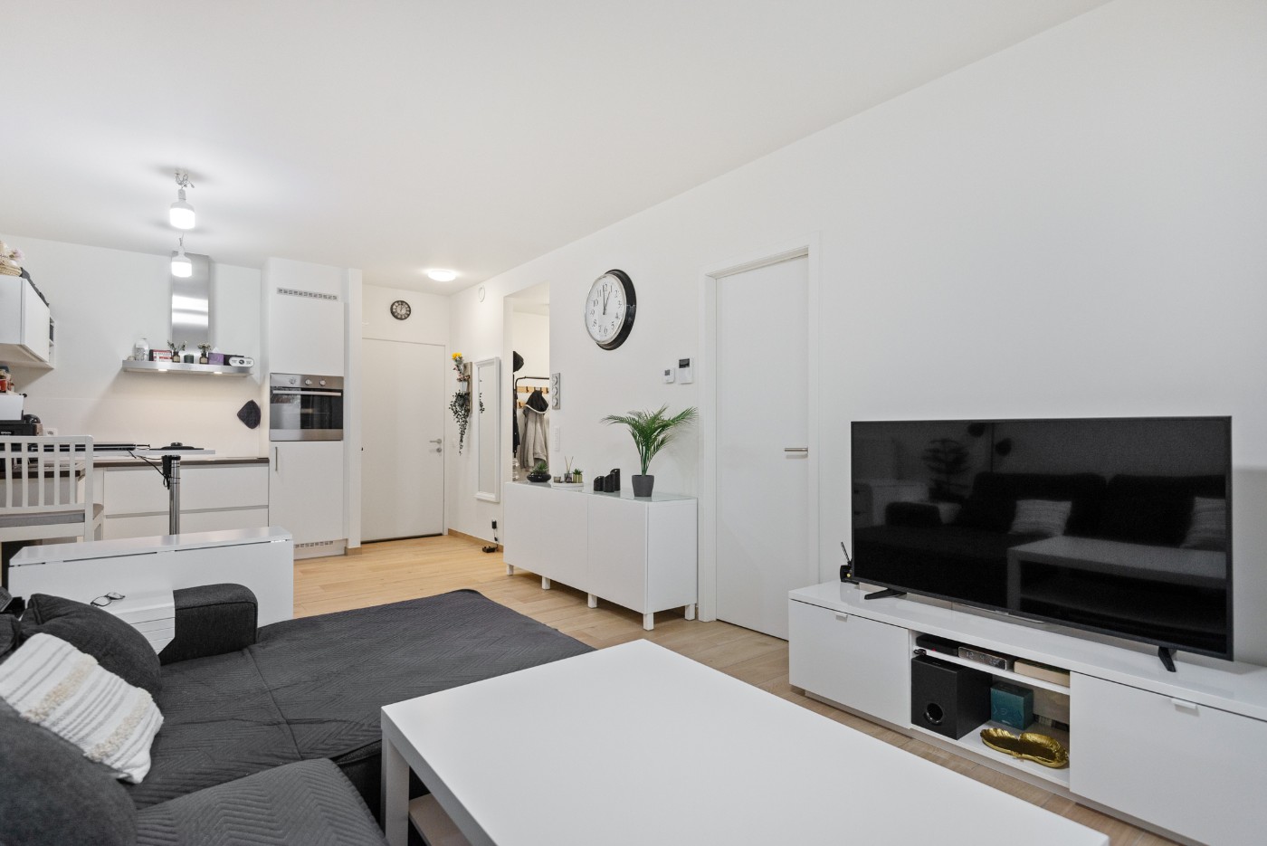 Instapklaar app. op 2e verd. met 1 slpk., terras, kelderberging en autostaanplaats. - foto 5